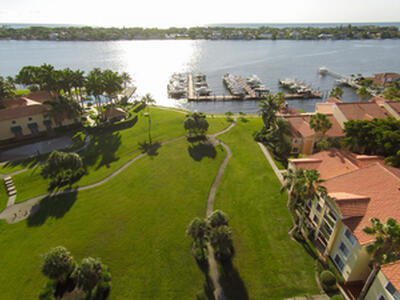 140 Yacht Club Way, Hypoluxo, FL 33462