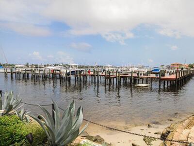 140 Yacht Club Way, Hypoluxo, FL 33462