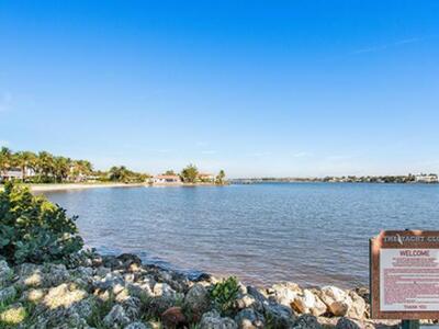 140 Yacht Club Way, Hypoluxo, FL 33462