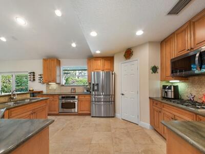 2220 W Pineridge Court, Delray Beach, FL 33444