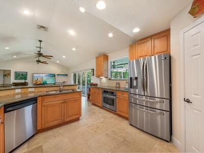 2220 W Pineridge Court, Delray Beach, FL 33444