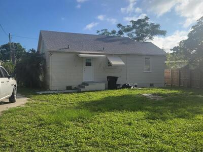 1751 4th Avenue N, Lake Worth Beach, FL 33460