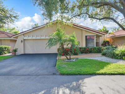 661 Deer Creek Hollows Circle, Deerfield Beach, FL 33442