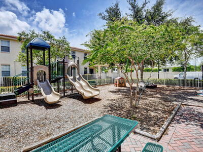 118 N Longport Circle, Delray Beach, FL 33444