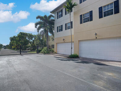 2502 N Dixie Highway, Lake Worth Beach, FL 33460