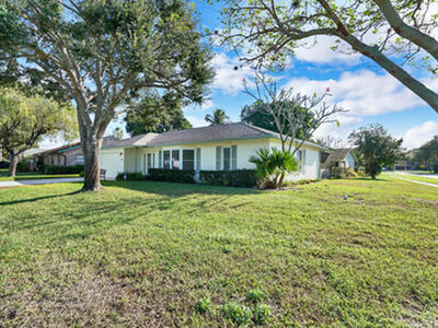 12186 Sycamore Lane, Wellington, FL 33414