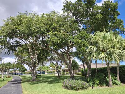 5220 Las Verdes Circle, Delray Beach, FL 33484