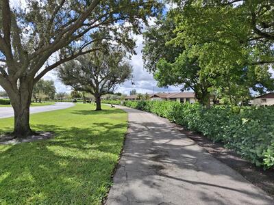 5220 Las Verdes Circle, Delray Beach, FL 33484