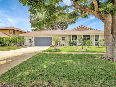 7598 W Country Club Boulevard, Boca Raton, FL 33487