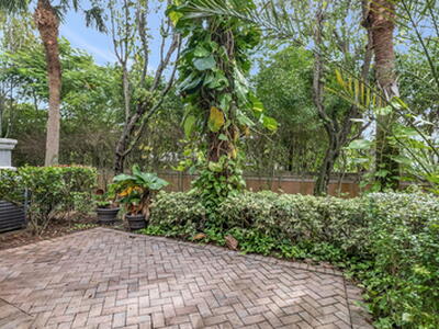 5020 S Chrystie Circle, Delray Beach, FL 33484