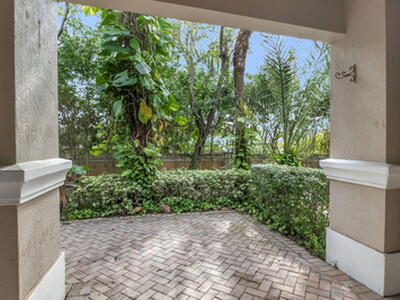 5020 S Chrystie Circle, Delray Beach, FL 33484