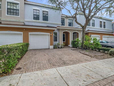 5020 S Chrystie Circle, Delray Beach, FL 33484