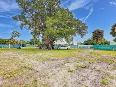 2108 Orange Avenue, Fort Pierce, FL 34950