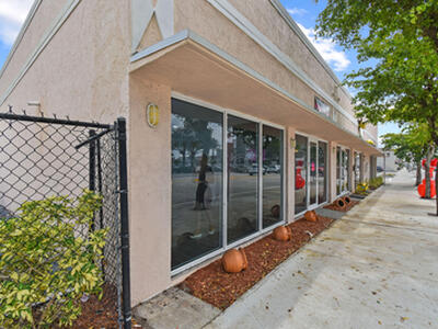 2730 S Dixie Highway, West Palm Beach, FL 33405