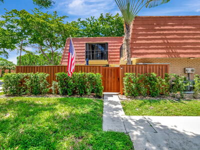 702 Buttonwood Lane, Boynton Beach, FL 33436