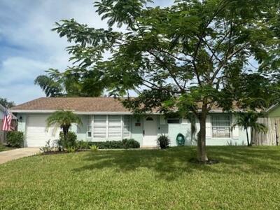 8713 SE Sandridge Avenue, Hobe Sound, FL 33455