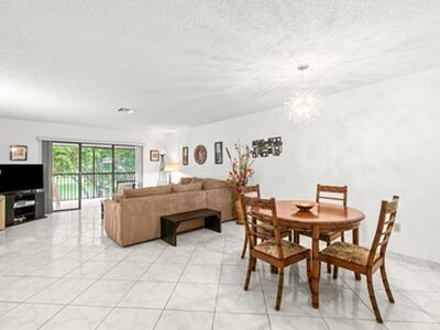 30 Stratford Lane, Boynton Beach, FL 33436