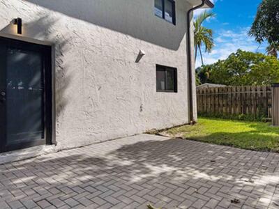 200 NW 25th Street, Wilton Manors, FL 33311