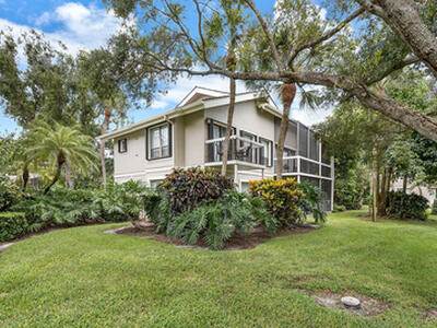 11863 Wimbledon Circle, Wellington, FL 33414