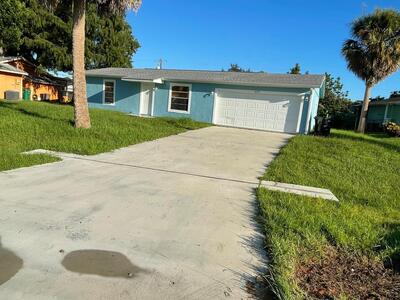 537 SE Damask Avenue, Port Saint Lucie, FL 34983