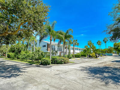 2577 Bessie Street, Delray Beach, FL 33444