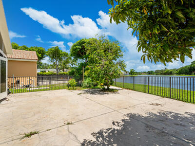 9424 Lago Drive, Boynton Beach, FL 33472