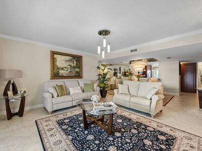 210 Captains Walk, Delray Beach, FL 33483