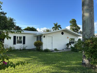 84 E North Shore Avenue, North Fort Myers, FL 33917