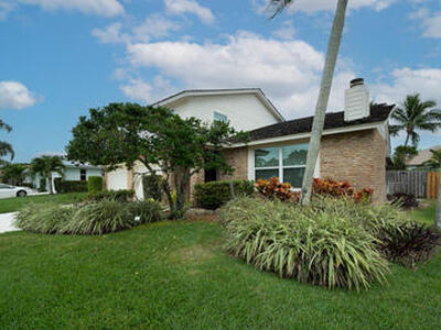 44 E Pine Hill Trail E, Tequesta, FL 33469