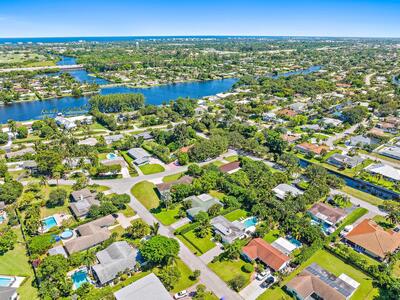 1714 Laurel Lane, Lake Clarke Shores, FL 33406