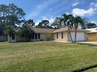 1026 SE Albatross Avenue, Port Saint Lucie, FL 34983