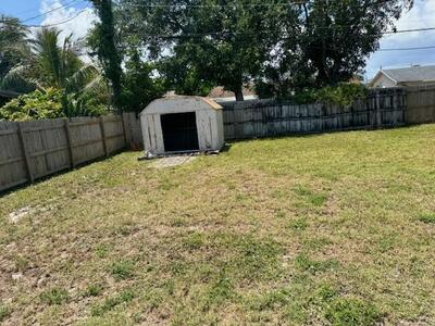 5707 Briarwood Street, Mangonia Park, FL 33407