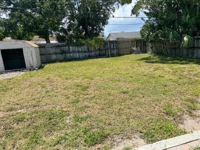 5707 Briarwood Street, Mangonia Park, FL 33407