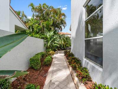 4252 NW 66th Lane, Boca Raton, FL 33496