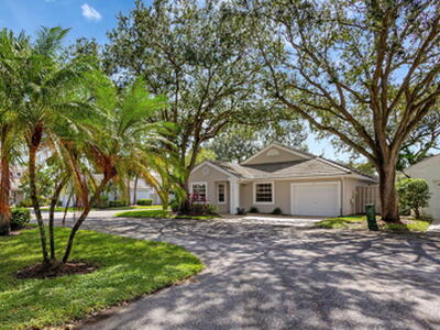 15 Admirals Court, Palm Beach Gardens, FL 33418