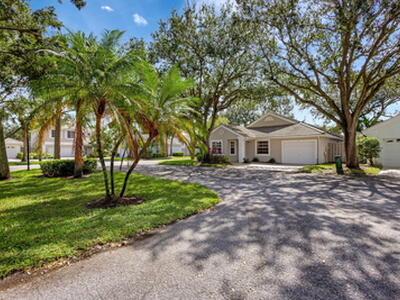 15 Admirals Court, Palm Beach Gardens, FL 33418