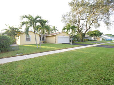 9733 Saddlebrook Drive, Boca Raton, FL 33496