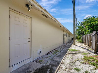 352 W Pine Street, Lantana, FL 33462