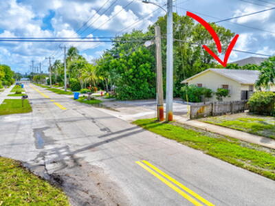 352 W Pine Street, Lantana, FL 33462