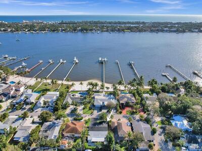 913 S Lakeside Place, Lantana, FL 33462