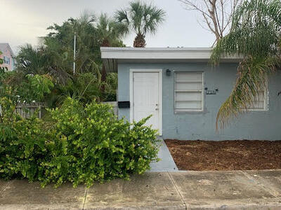 716 3rd Avenue N, Lake Worth Beach, FL 33460