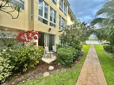 5 Colonial Club 103 Drive, Boynton Beach, FL 33435