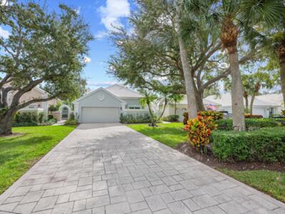 31 Dorchester Circle, Palm Beach Gardens, FL 33418