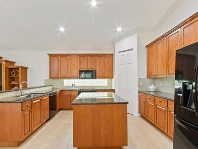 6904 Molakai Circle, Boynton Beach, FL 33437